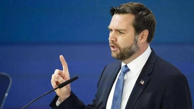 两手空空结束访华，乌克兰收到的第一条消息，是特朗普掀翻谈判桌