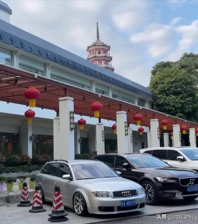 坐落于广州市中心的一家皇家园林式酒店广东迎宾馆
