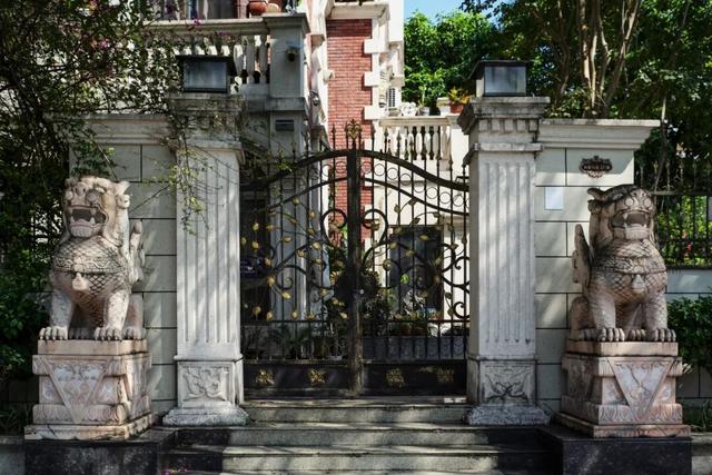 不走寻常路的国际化县城，关心一日三餐，更关心咖啡和汇率