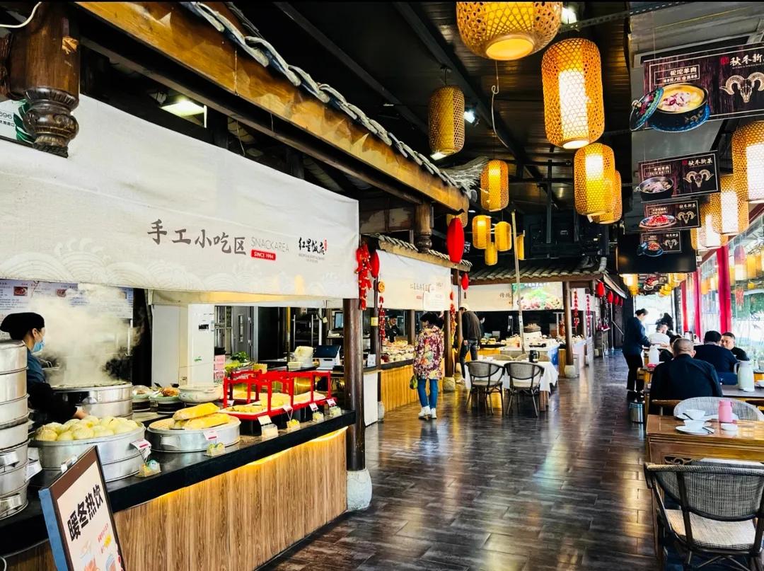 一桌团圆味,满城新春暖!郫都年夜饭市场“热气腾腾”插图8 一桌团圆味,满城新春暖!郫都年夜饭市场“热气腾腾”插图8