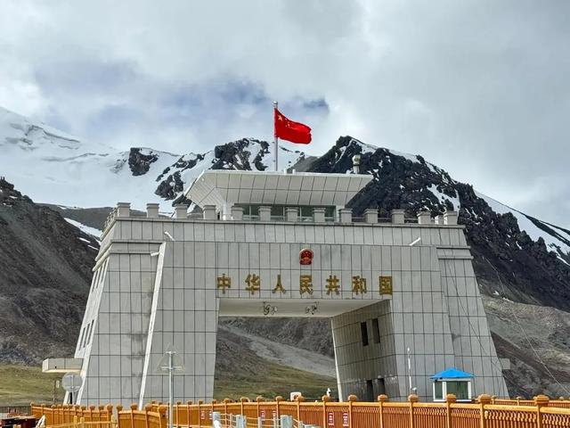 10月自驾帕米尔，闯入中国最牛县城的金色神话！