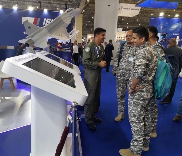 光辉战机在迪拜“机毁人亡”，中国“枭龙”现场拿下大单