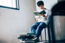 一个人痛苦的根源：没有《把自己活明白》图片
