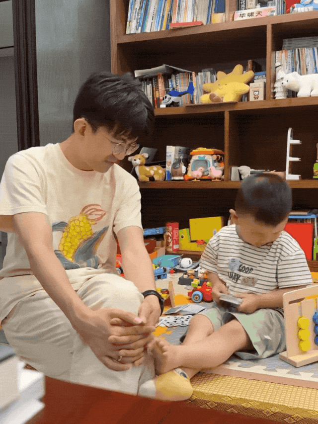 3岁宝宝放暑假在家，大家听听他说的是人话吗？？？