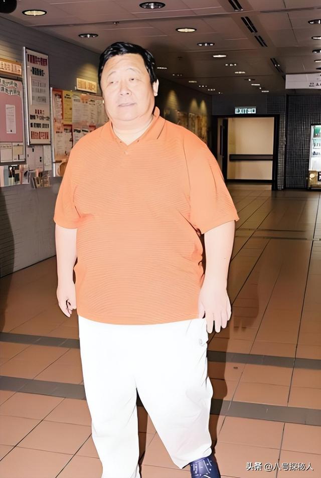 出名后出轨保姆、气死原配，如今77岁的他晚景凄凉，子女与其割席