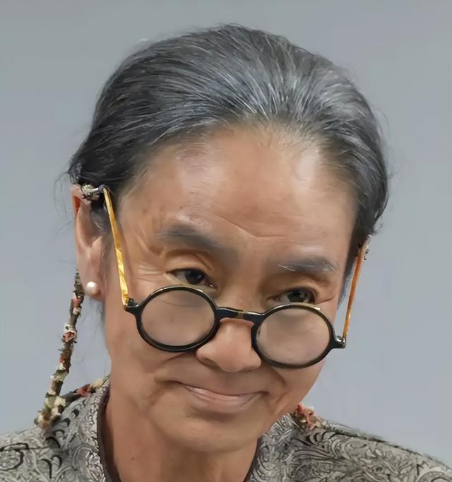 65岁刘雪华近照曝光！晚年生活无儿无女独居12年，有再多钱也没用