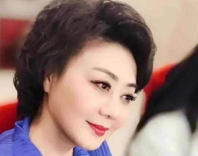 59岁李胜素：她不要丈夫、不要孩子，却活成了最让人羡慕的女人