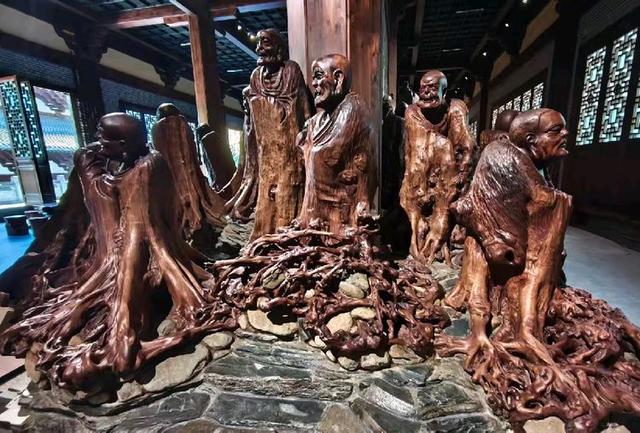 参观根宫佛国博物馆