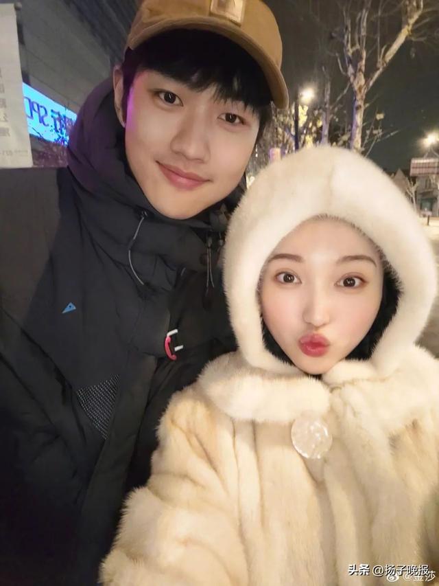 金莎小17岁男友辟谣牵手美女泡吧