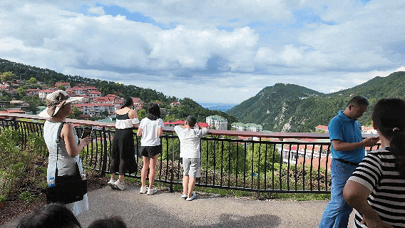 7分钟逃离酷暑，全家在庐山共赴悠然时光