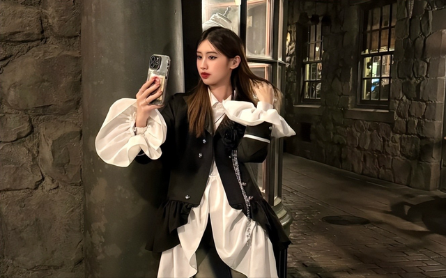 徐帆回应离婚5个月，冯小刚近况曝光	，他的“小心思”再藏不住了