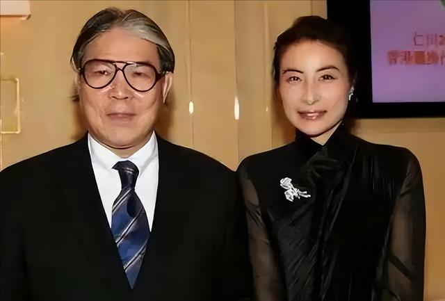 霍震霆没想到，44岁儿媳郭晶晶再次官宣喜讯，让整个阔太圈沉默了