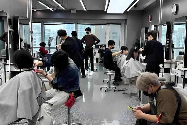 理发店陷入倒闭潮，不是没客人，也不是电商冲击，是自己作垮了！