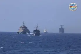 外媒：中美航母齐聚菲律宾海！中国海军近距离“围观”美菲军演！图片