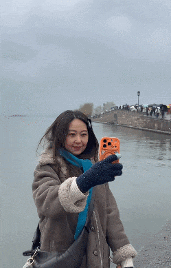 此刻断桥！人人人人雪人人人人人！有人拎着行李箱就来了：太惊喜了