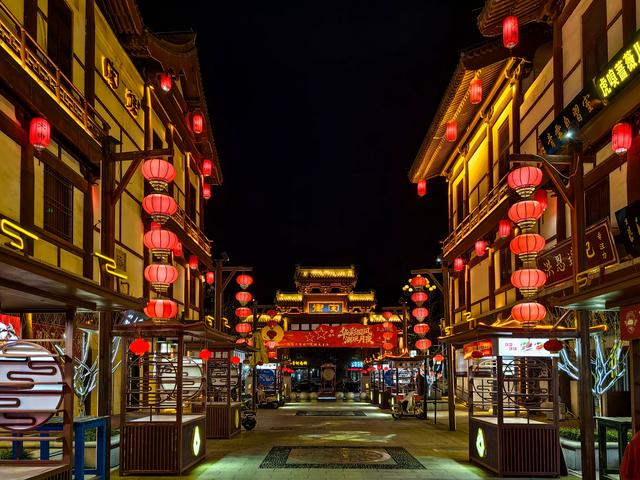 河北定州：古城夜色灯光璀璨 美轮美奂