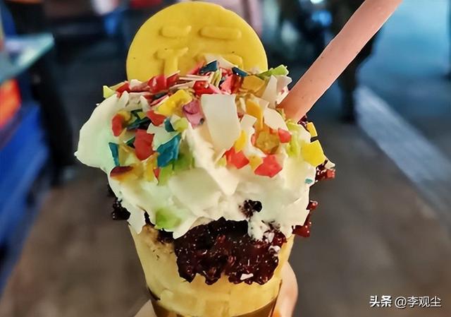 网红小吃别太离谱！痰盂装蛋糕、奶皮糖葫芦造假，许多人已经上当