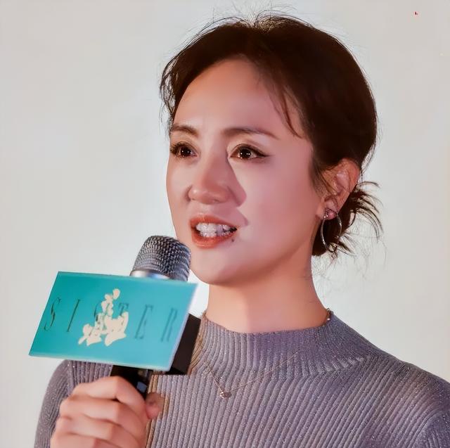 离过年不到2月，52岁辛柏青高调传出喜讯，朱媛媛终于可以放心了