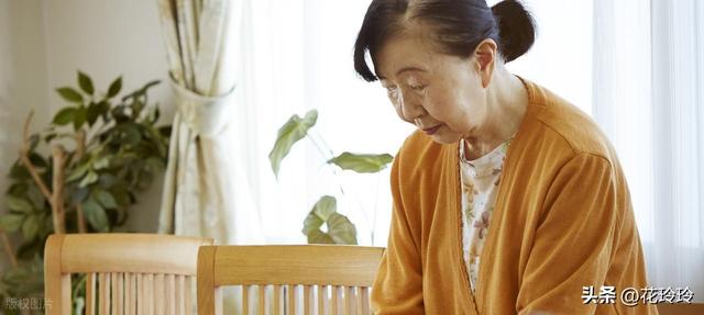 63岁阿姨坦言：搭伙2年，终于明白：男人老了还找老伴都另有所图