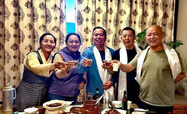 车轮，终于碾上了这条蜿蜒盘旋的天路——318国道