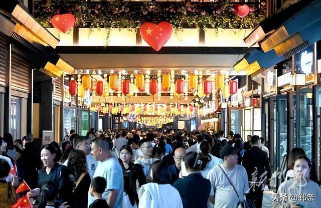 国庆中秋假期 邯郸道历史文化街区游人如织