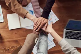 在深圳当公务员，比事业单位的老师压力大吗？工作优势综合对比图片