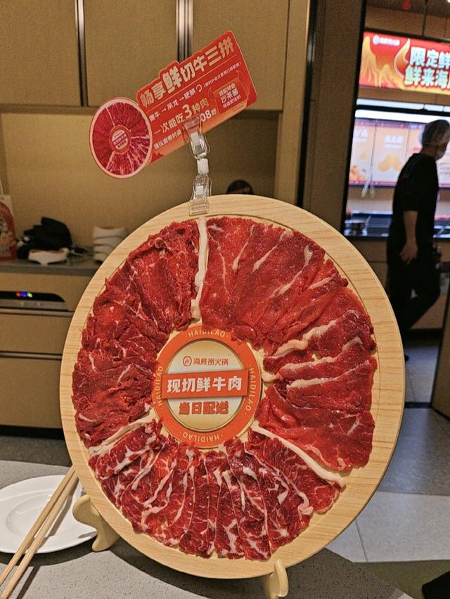 罗永浩怒怼西贝，预制菜背后，餐饮业的遮羞布被撕开了！