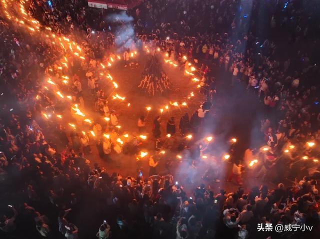 乌蒙狂欢威宁火把狂欢季在五里岗精彩落幕