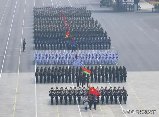 中国阅兵后，美国越想越不对，怀疑陷入军备竞赛，想调整台湾战略