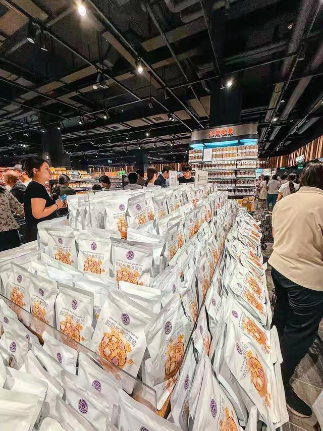 上海游客第一次去胖东来，比网上传的更离谱，被吓到赶紧结账走人