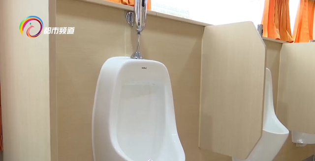 观鸥景区扎堆排队上厕所？看看这个能移动的大家伙