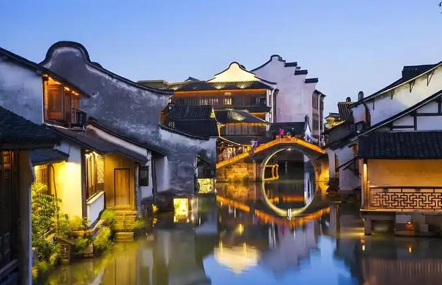 从周庄到剑川:游客为啥逃离热门古镇?商业化的高级玩法找到了