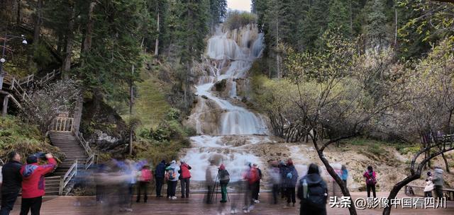 四川牟尼沟：扎嘎瀑布引客来