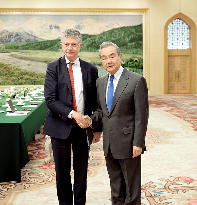 法国重申支持一个中国政策，联合国五常中，只剩一个国家依旧沉默