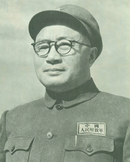 刘伯承办军事学院，想让陈毅当政委，总理大笑：为了要钱方便吧？