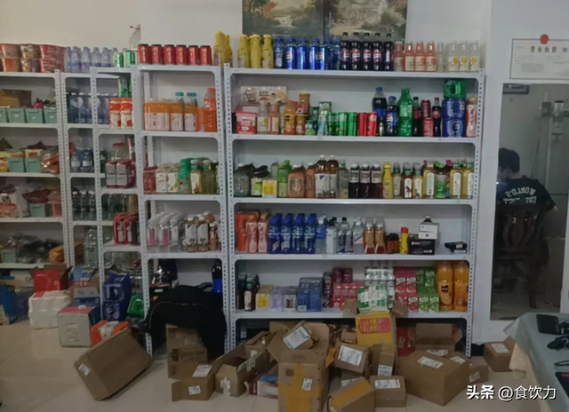 巨头们血拼“即时零售”，正在革700万夫妻小店的“命”