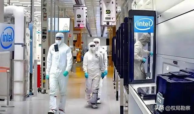 黄仁勋被英国媒体出卖？秘密会议公然唱衰美国，直言中国 AI 必赢