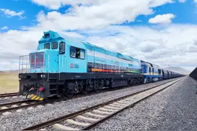 减少碳排放约150吨！全国首台2000kW氢能机车安全运行一周年图片