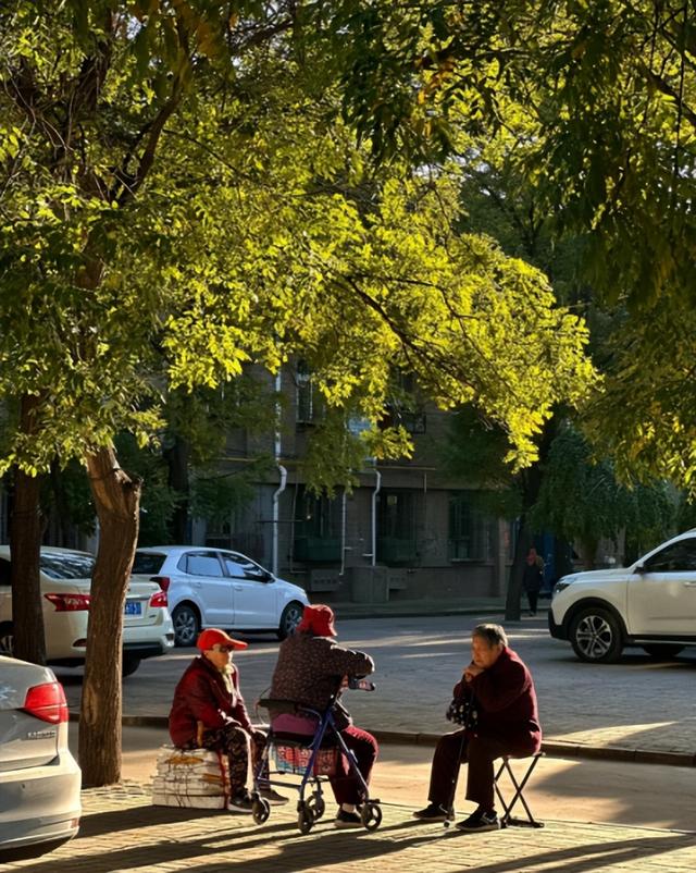 中美日三国平均寿命对比：日本84岁、美国79岁，中国令人意外