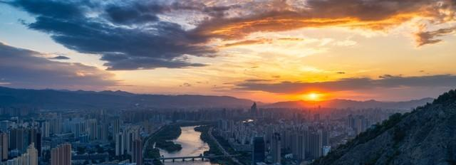 和老伴去甘肃兰州住了一个月。我实话实说：跟想象中完全不一样～