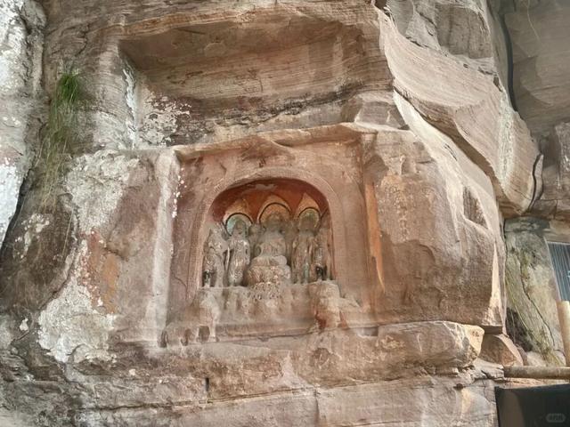 重庆大足即将消失的老街，整条街道风雨长廊，大步廊檐独具特色