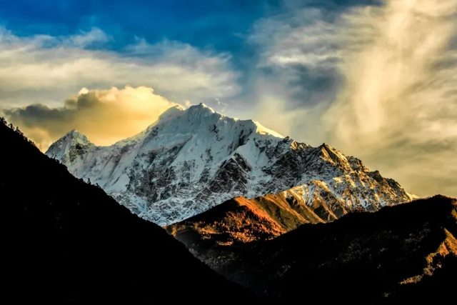 藏东左贡秘境！雪山草原古寺藏着极致风光