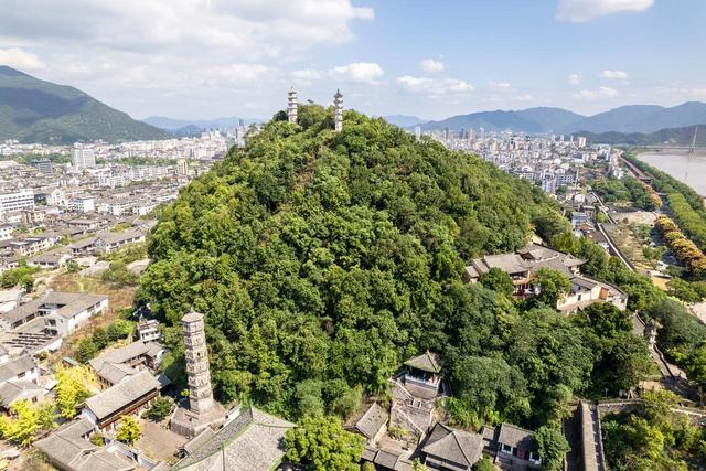 最适合春节旅行的6座小城，游人不多，年味十足，带着家人出发吧