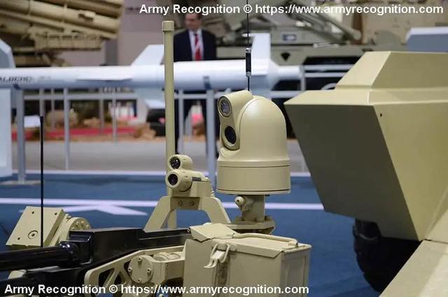 中印边境，印军顶着大雪瑟瑟发抖，中国却派出了机器人，怎么比？