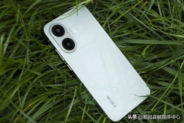 红米放弃武德，骁龙8sGen4+7550mAh+金属中框+护眼屏，低至1461元