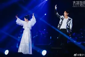 热搜第一！凤凰传奇演唱会出“意外”图片