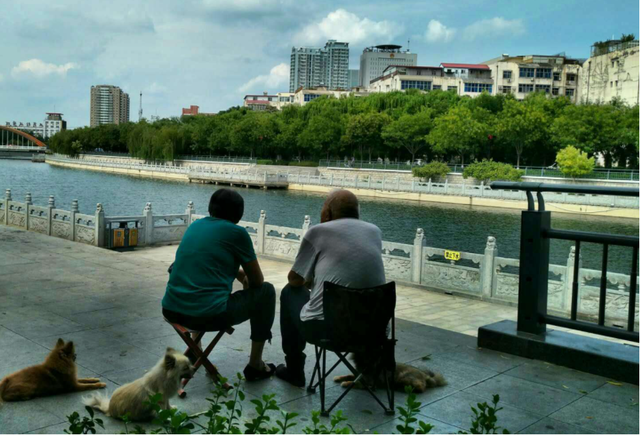 “老伴不在身边，我寂寞难耐，万万没想到因此毁了自己也没了家”