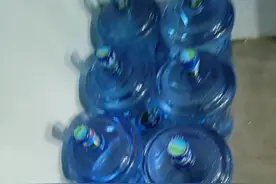 真是令人吃惊！一个学校居然没有开水房，学生不仅要吃饭还要喝水图片