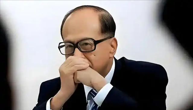 中美最关键一战降临，27号决战前，中方出手将军，李嘉诚如履薄冰