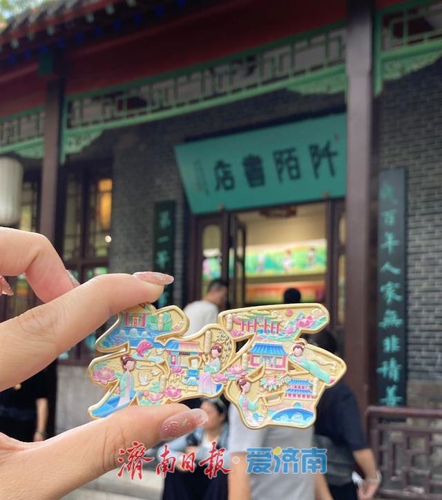 趵突泉畔，邂逅一家会讲济南故事的书店